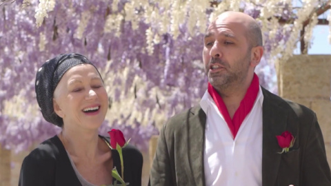 Checco Zalone e Helen Mirren, il video musicale del sorprendente duetto fra vaccini e Salento