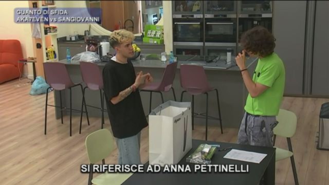 Amici 20, duro sfogo di Aka7even contro Anna Pettinelli: "Mi manda in bestia. Presuntuoso non lo tollero" (VIDEO)