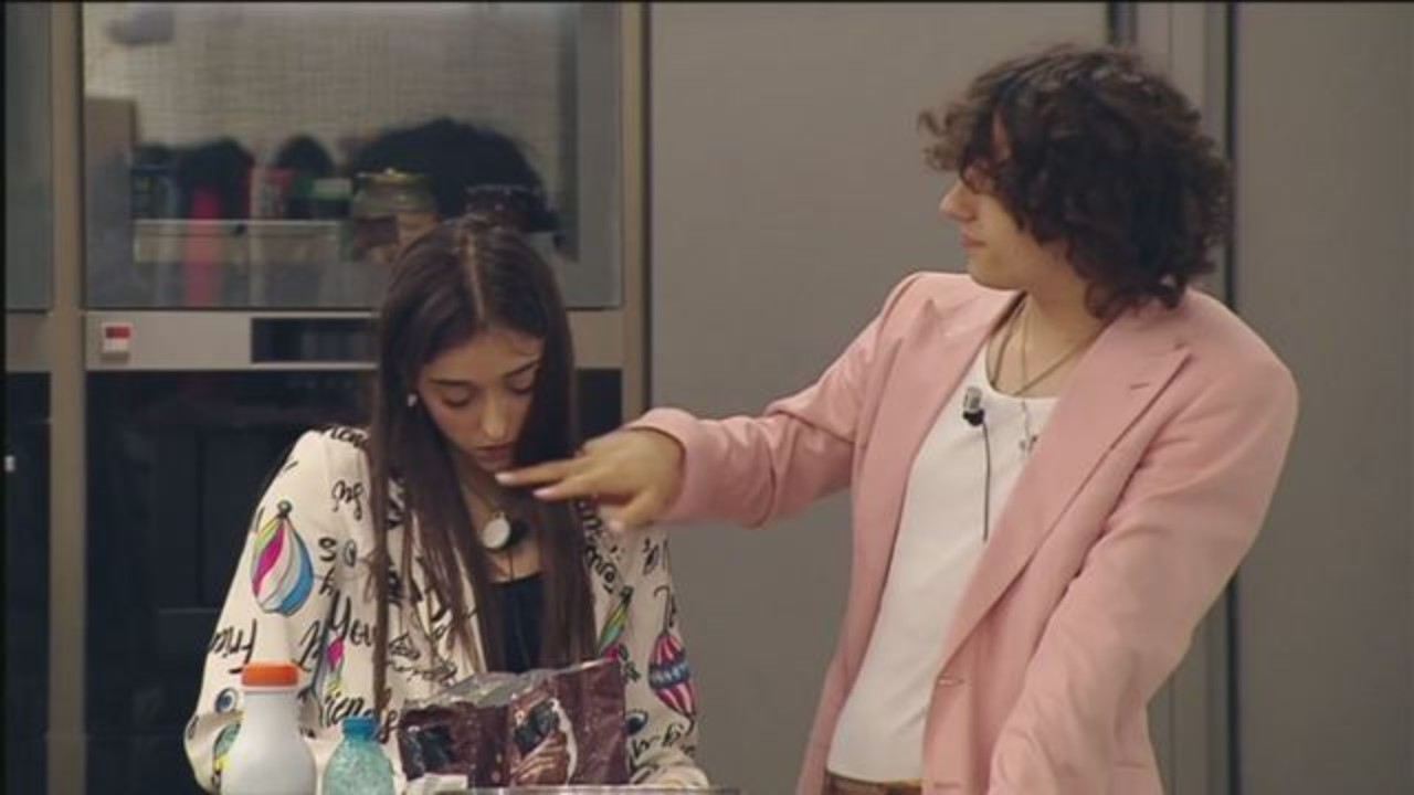 Amici 20 Sangiovanni in crisi: "In finale non ci arrivo", la reazione di Giulia Stabile (VIDEO)