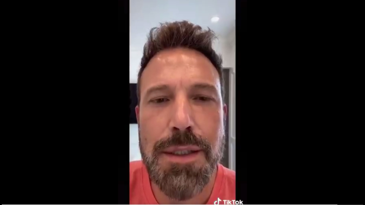 Ben Affleck di nuovo virale sui social ma non perché ha rivisto Jennifer Lopez...