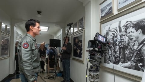 Top Gun Maverick: Tom Cruise posta una nuova foto dal set e si scatenano le illazioni su Iceman