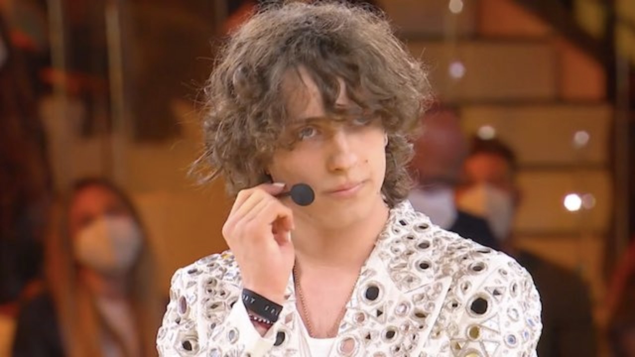 Amici 20, la confessione di Sangiovanni su Maria De Filippi: "Ha tirato fuori le mie fragilità"
