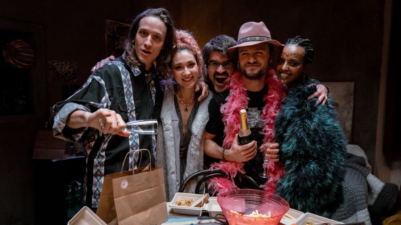 State a casa: video intervista a Roan Johnson e ai protagonisti della black comedy
