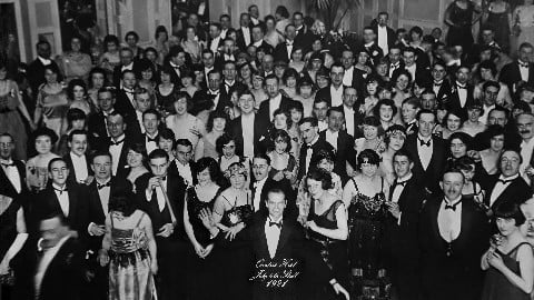 Shining e la foto del ballo dell'Overlook 100 anni fa: cosa significa e chi l'ha realizzata