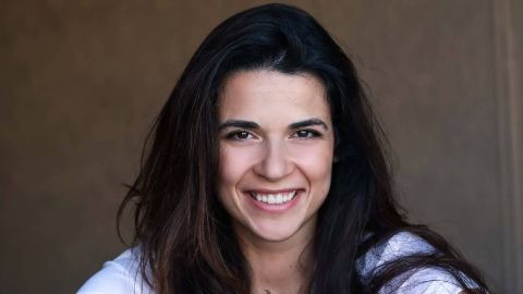 Un Posto al Sole, Chi è Angela Bertamino, alias Viviana della soap: Carriera, Vita Privata e Personaggio - Vimarsana News