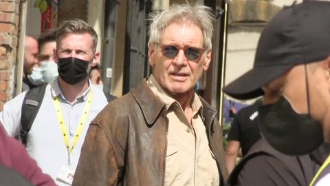 Indiana Jones 5, Harrison Ford si aggira in Sicilia per le riprese, con giacca d'ordinanza!