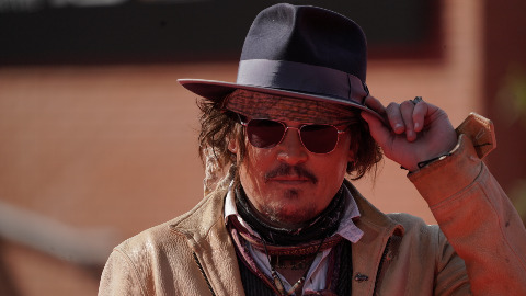 Johnny Depp conquista la Festa del cinema di Roma: l'incontro con la stampa e le foto sul red carpet