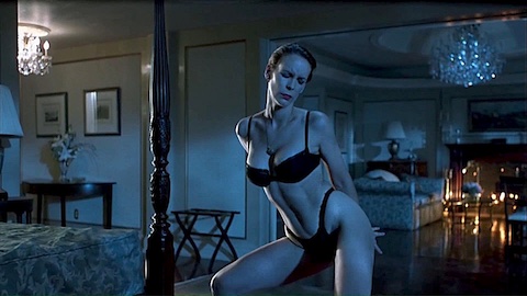 True Lies, Jamie Lee Curtis e l'epica scena sexy: "C'eravamo io, la musica, tre macchine da presa e circa 100 uomini"
