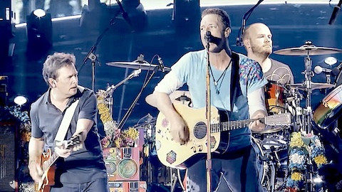 Ritorno al futuro: i Coldplay esistono grazie a Marty McFly che suona Johnny B. Goode, rivela Chris Martin
