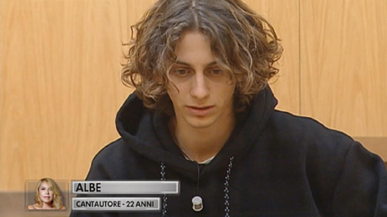 Amici 21, Albe crolla dopo il confronto con Rudy Zerbi: "Ogni cosa che faccio sbaglio sempre"