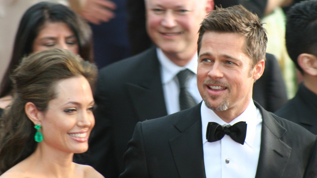 Brad Pitt fa causa ad Angelina Jolie per la vendita dell'azienda vinicola in Francia