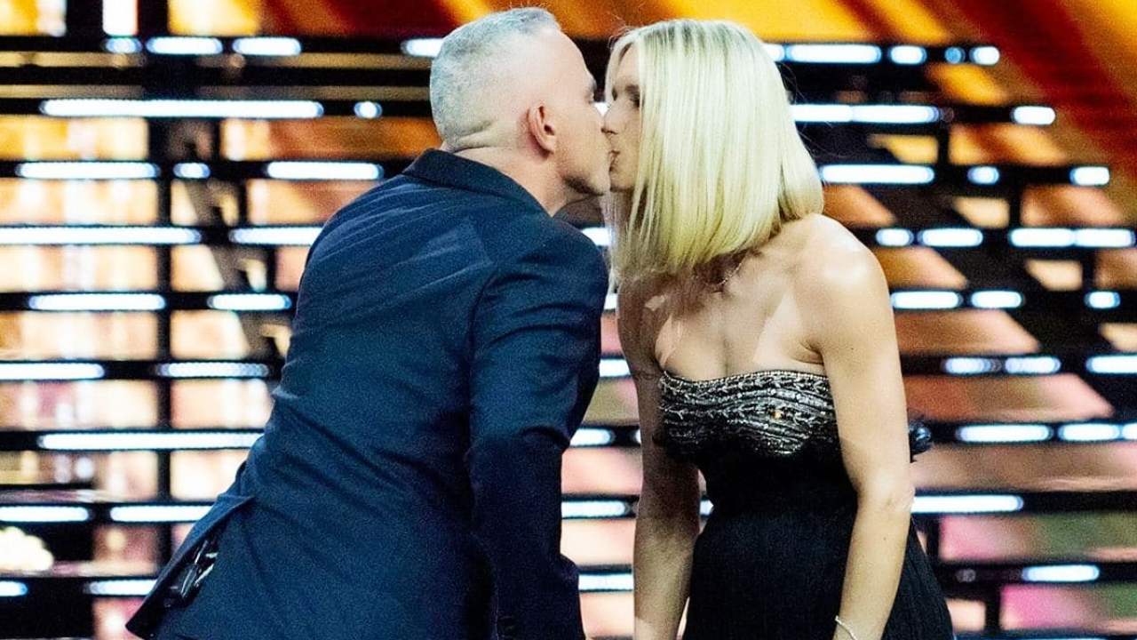 Michelle Hunziker ed Eros Ramazzotti, il bacio in Michelle Impossible emoziona Aurora e i fan
