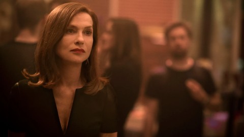 Buon compleanno alla grande Isabelle Huppert: cinque film in streaming per celebrarne il talento unico