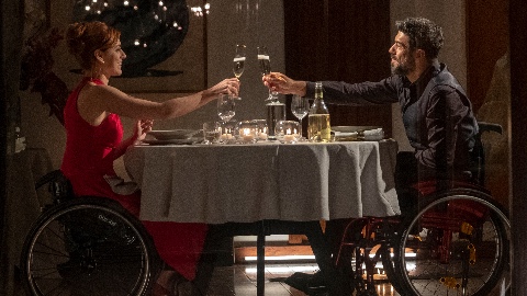 Corro da te: la recensione della commedia romantica con brio con Miriam Leone e Pierfrancesco Favino