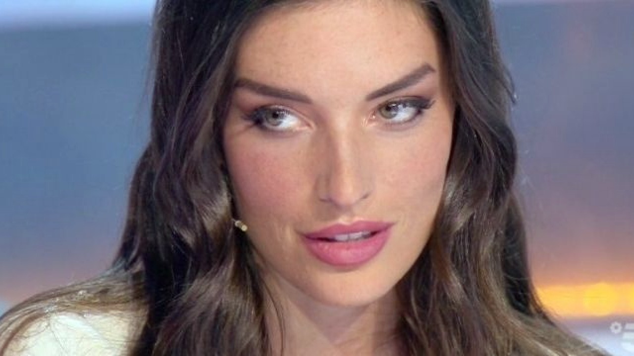 Isola dei Famosi, la regia inquadra un’ospite bellissima: sapete chi è?