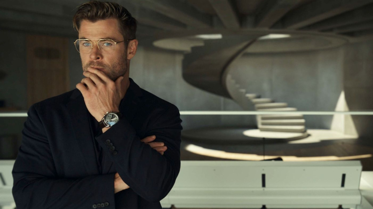 Spiderhead: il trailer italiano ufficiale del thriller di fantascienza Netflix con Chris Hemsworth e Miles Teller