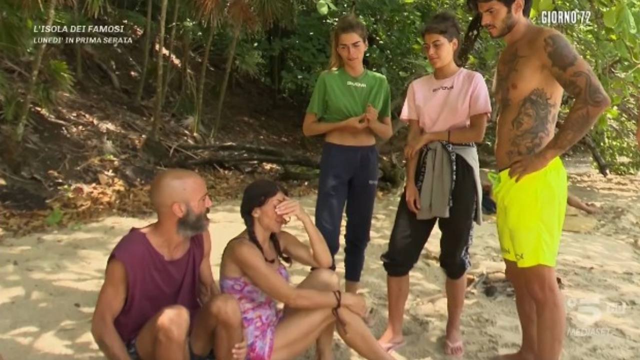 Isola dei Famosi: the punishment for the castaways arrives for violating the regulation: this is what they decided