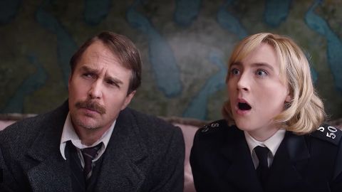 See How They Run: il trailer originale della commedia gialla con Sam Rockwell, Saoirse Ronan e Adrien Brody