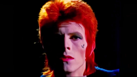 Moonage Daydream: il trailer del documentario su David Bowie, al cinema a settembre!