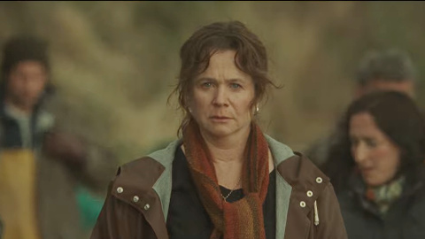 God's Creatures: nel bellissimo trailer del film Emily Watson divisa tra l'amore per il figlio e quello per la verità