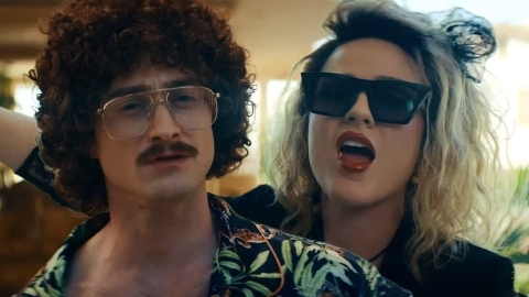 Weird The Al Yankovic Story: Daniel Radcliffe è Weird Al ed Evan Rachel Wood è Madonna nel trailer del film