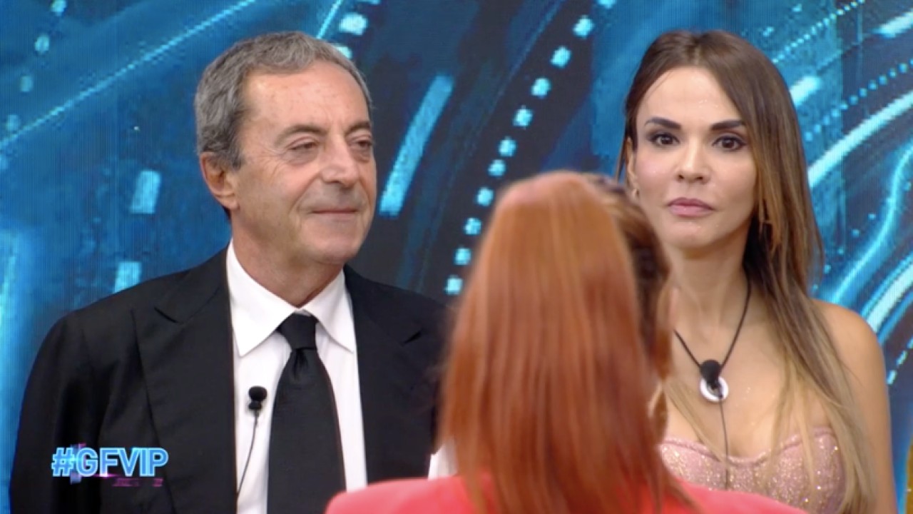 Grande Fratello Vip, scatta il primo bacio nella casa: ecco cosa è successo (VIDEO)