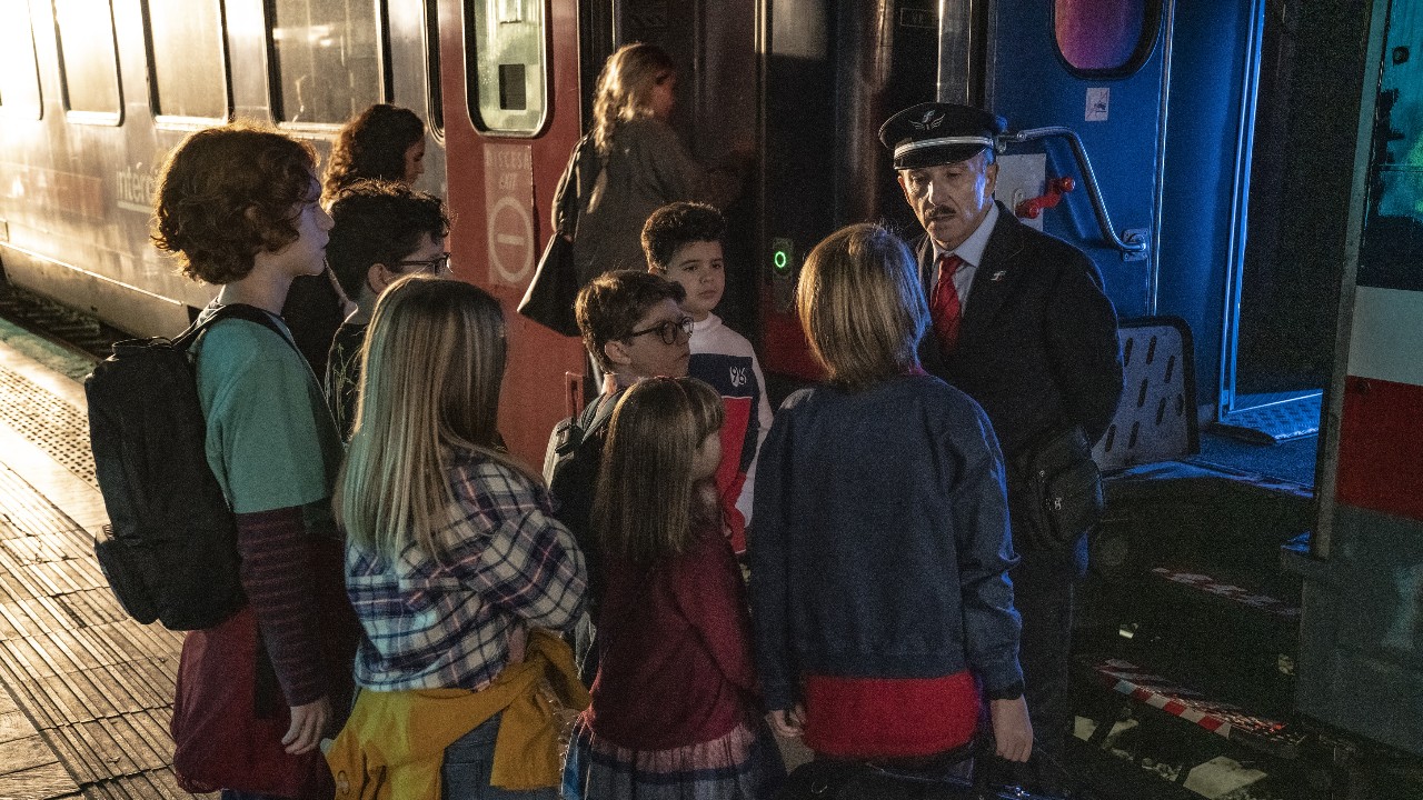 Tutti a bordo: l'intervista al regista e al super cast, sopravvissuti ai muli e all'elicottero