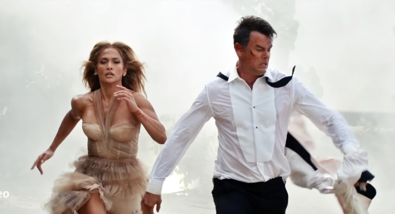 Un matrimonio esplosivo: Jennifer Lopez sposa combattente nel trailer della commedia su Prime Video dal 27 gennaio