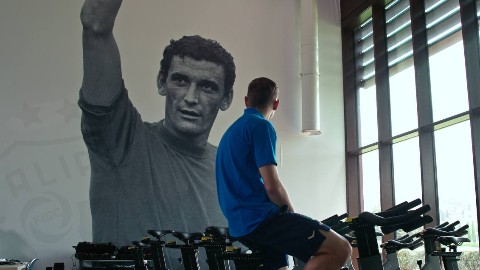 Nel nostro cielo un rombo di tuono, e una lezione di coraggio e rigore: Riccardo Milani racconta il suo Gigi Riva 