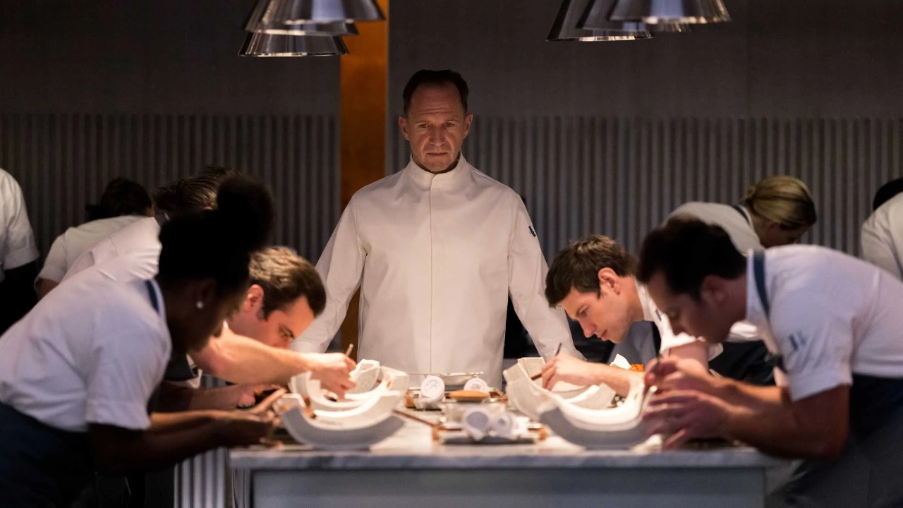 Aspettando The Menu, ecco alcuni film in streaming che parlano di cibo e arte del cucinare