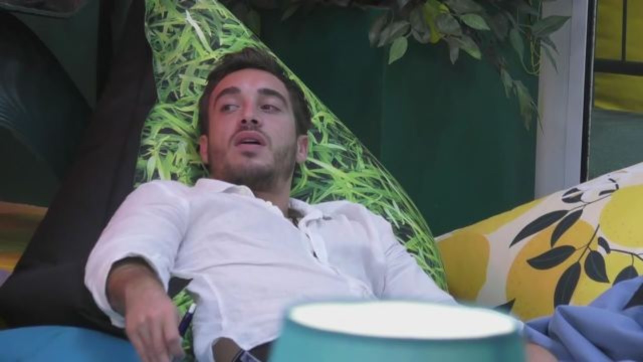 Grande Fratello Vip, Antonino Spinalbese si sta innamorando di Oriana: "Provo qualcosa di più"