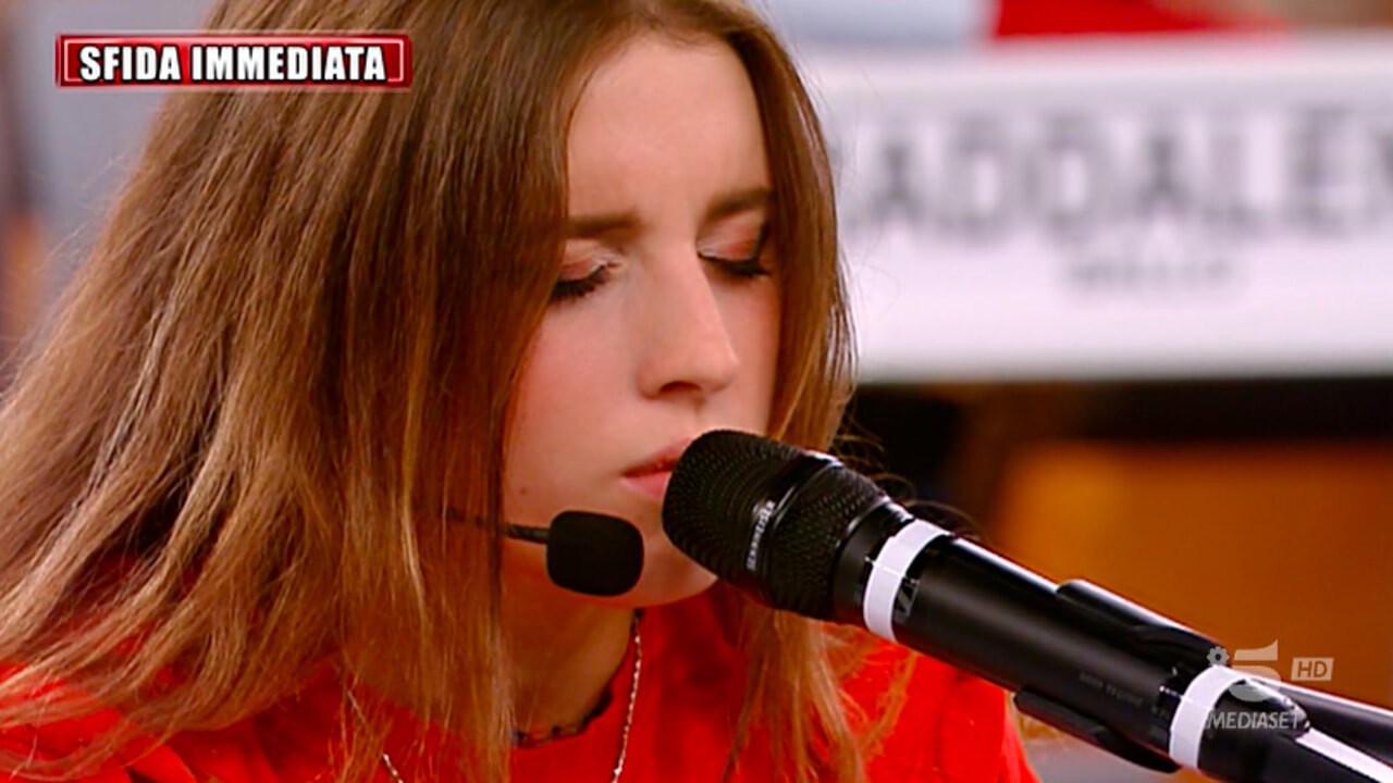 Amici 22, i fan del programma contro Angelina Mango. Scoppia la polemica