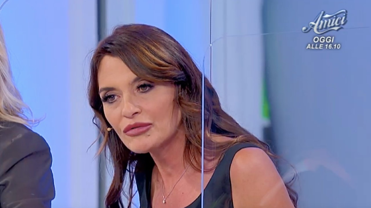 Uomini e Donne, Gemma Galgani ha una nuova rivale: lo scontro epico con Paola! (VIDEO)