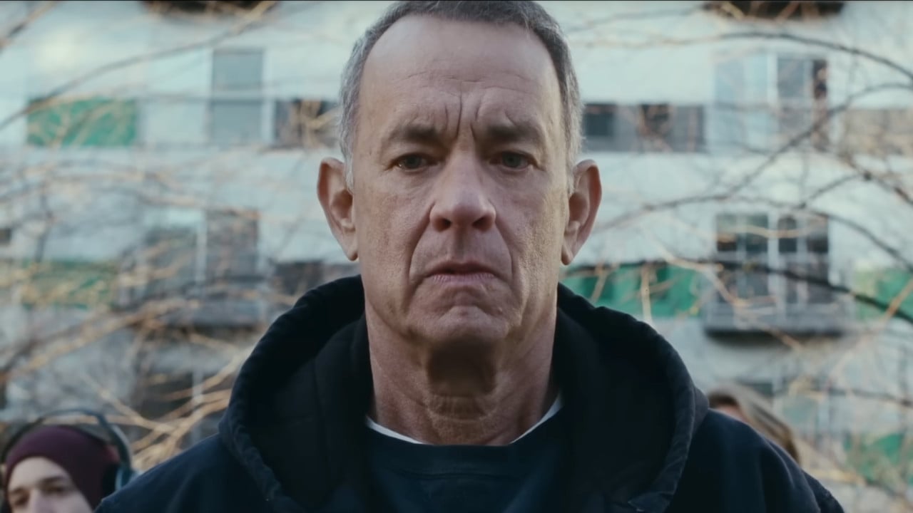 Non così vicino: il nuovo trailer del film con Tom Hanks nei panni di un  uomo