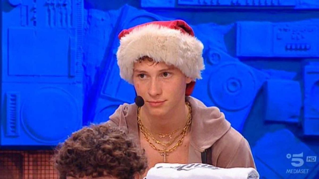 Amici 22 Wax scoppia in un pianto dirotto nella scuola cos' è successo?
