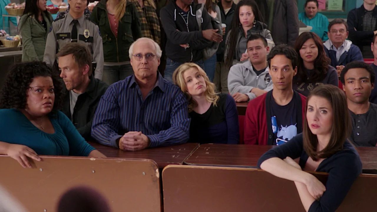 Community - Joel McHale ha rivelato la data d'inizio riprese dell'atteso film