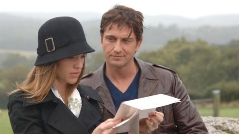 Gerard Butler ricorda l'incidente sul set di PS: I Love You: "Ho ferito Hilary Swank"