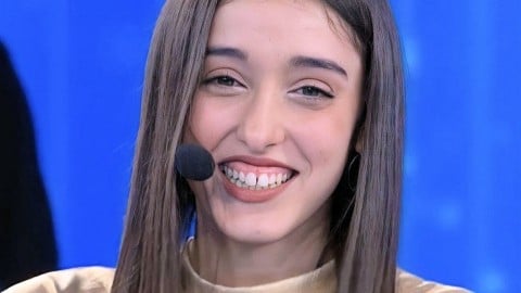 Verissimo, Giulia Stabile E La Dolorosa Confessione Sul Bullismo Subito ...