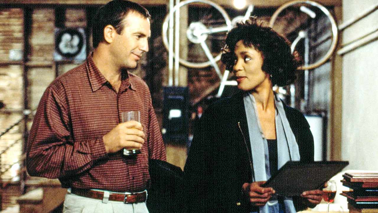 Kevin Costner onora Whitney Houston e Guardia del Corpo: "I sognatori a volte s'incontrano nei loro viaggi"