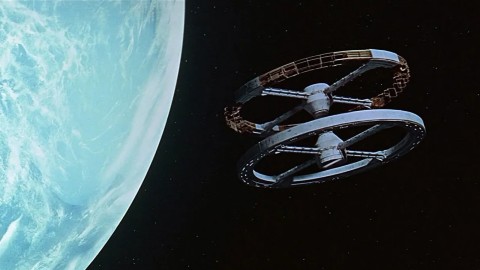 Quali sono le astronavi più famose della storia del cinema? Proviamo a rispondere con cinque film in streaming...