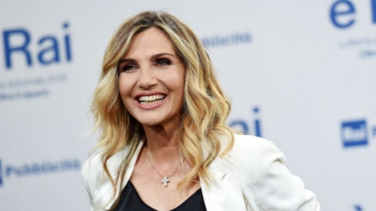 Sanremo 2023, gli allievi di Amici tifano per Lorella Cuccarini nella serata dei duetti