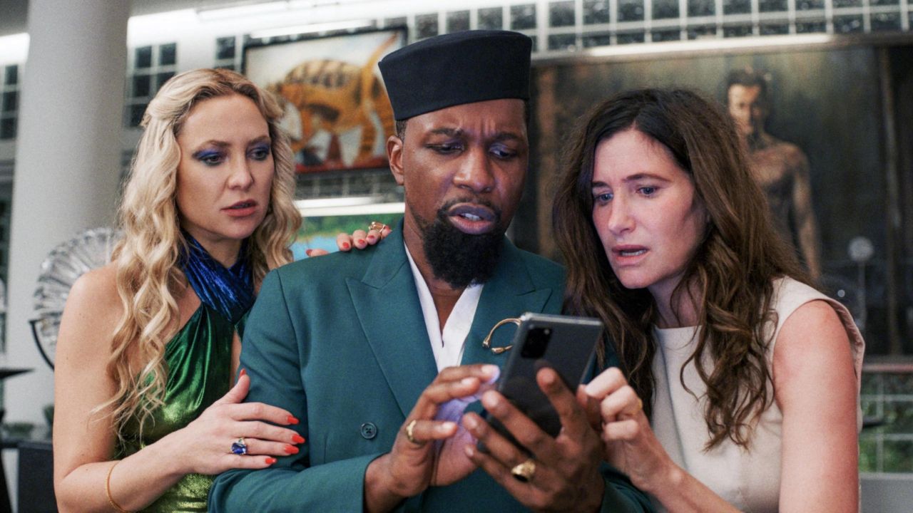 Glass Onion, Rian Johnson rivela che una scena è stata fondamentale per il sequel di Knives Out