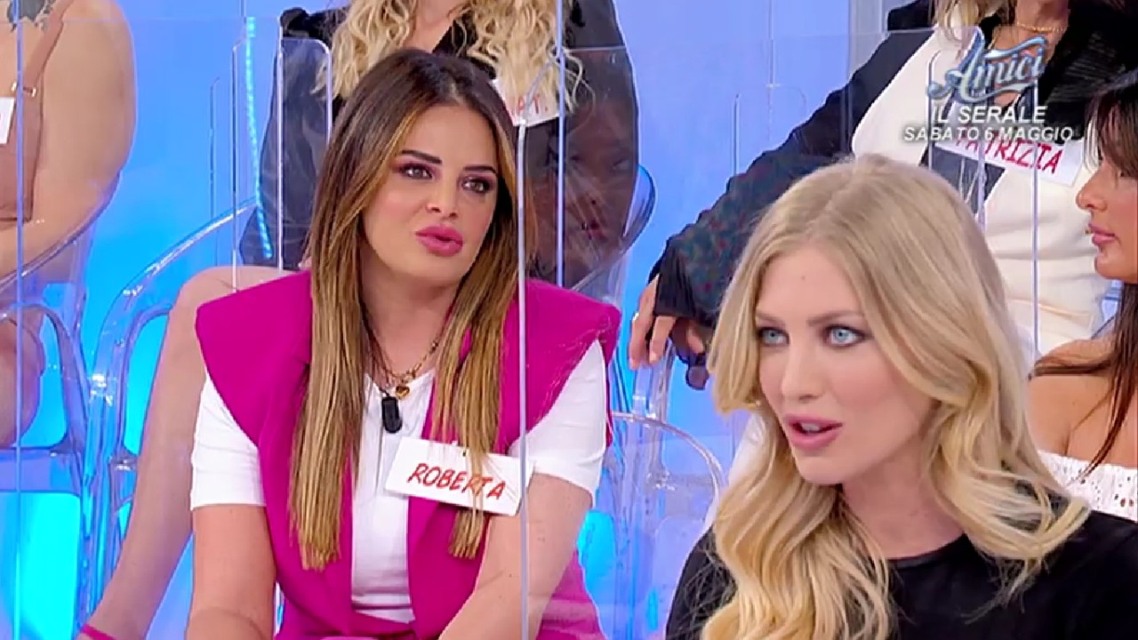 Uomini e Donne Roberta Di Padua e l' intesa con Carlo Alberto Mancini che ha infastidito Uomini e Donne Roberta Di Padua e l' intesa con Carlo Alberto Mancini che ha infastidito