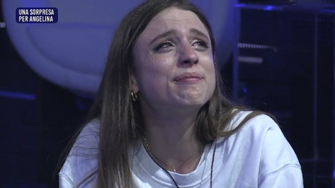 Amici 22, Angelina Mango e il commovente videomessaggio della mamma! [VIDEO]