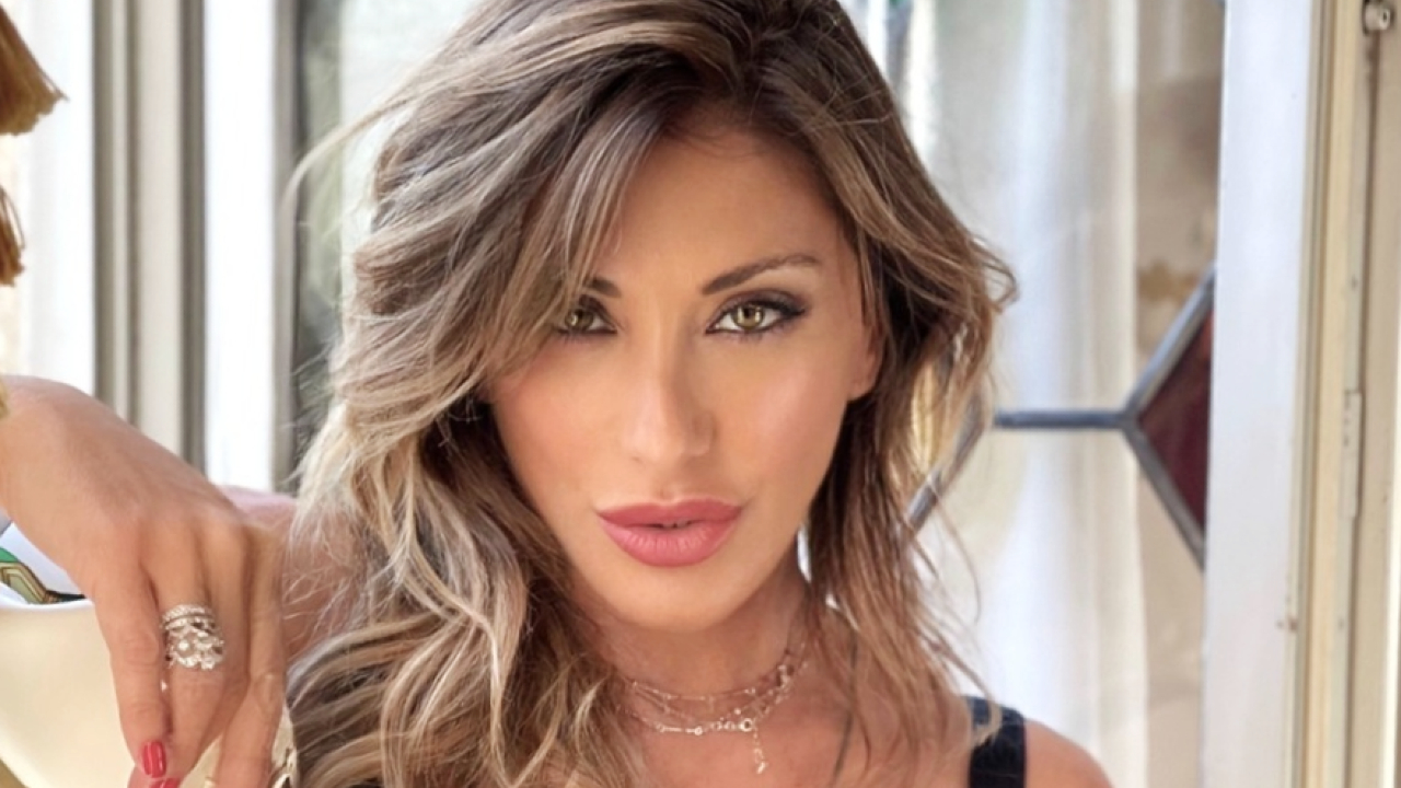 Sabrina Salerno Ha Il Seno Rifatto La Perizia Del Chirurgo Non Lascia