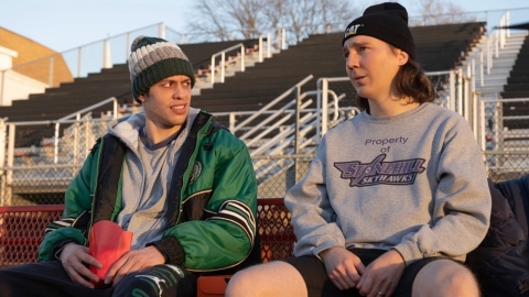 Dumb Money - L'irriverente poster del thriller finanziario di Craig Gillespie