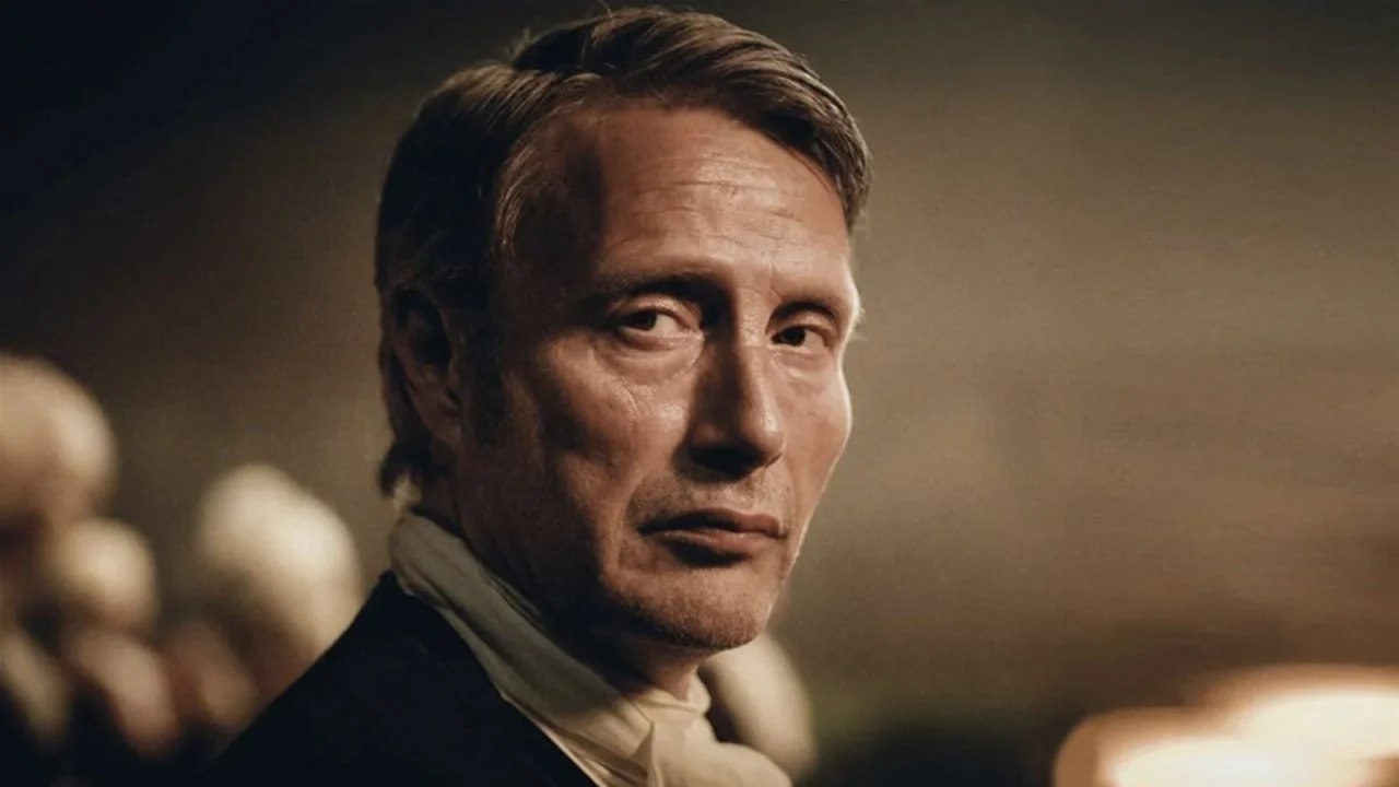 Ferrari - Mads Mikkelsen appoggia Favino: "Il problema è il doppiaggio, è una cosa folle"