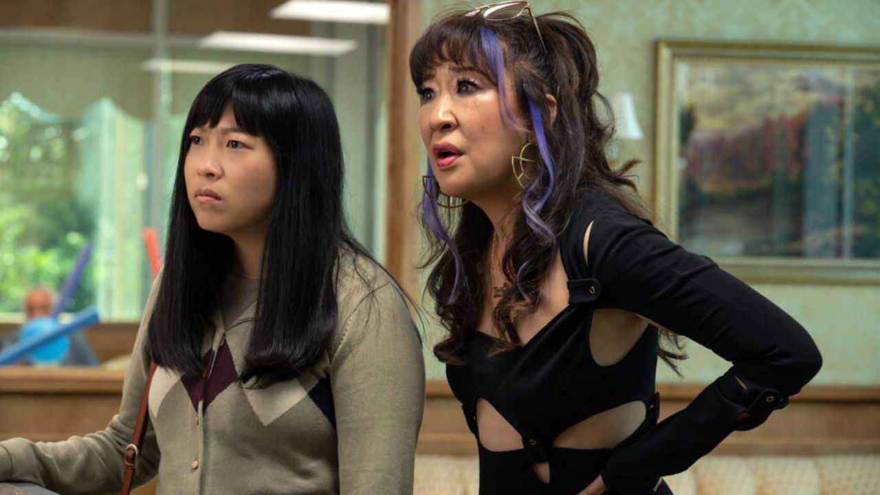 Quiz Lady, Sandra Oh e Awkwafina sono due sorelle on the road nel primo  trailer