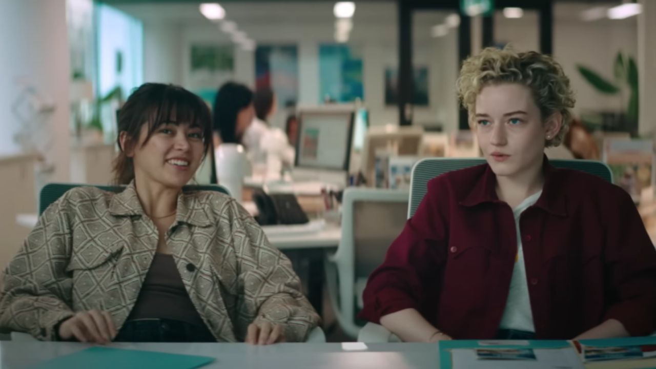 The Royal Hotel, Jessica Henwick e Julia Garner cercano lavoro nel primo trailer