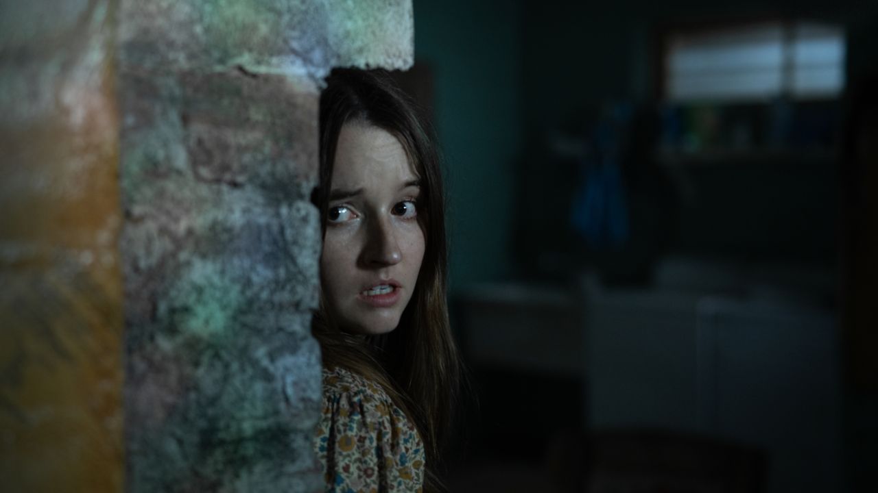 Nessuno ti salverà, il regista si sbilancia sul talento di Kaitlyn Dever